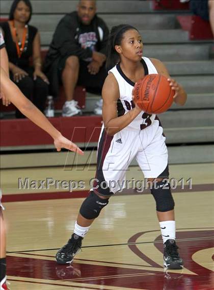 Thumbnail 3 in Atascocita vs. Round Rock (5A Region 2 Area Playoff) photogallery.