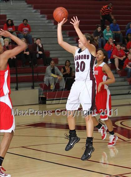 Thumbnail 1 in Atascocita vs. Round Rock (5A Region 2 Area Playoff) photogallery.
