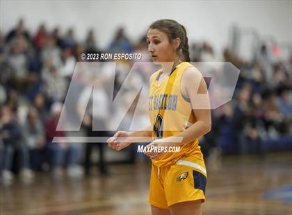 Thumbnail 3 in Shoreham-Wading River vs West Babylon (NYSPHSAA Section XI Class A Semifinal) photogallery.