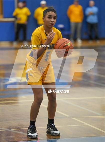 Thumbnail 3 in Shoreham-Wading River vs West Babylon (NYSPHSAA Section XI Class A Semifinal) photogallery.
