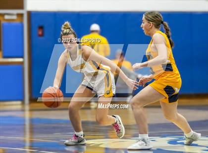 Thumbnail 1 in Shoreham-Wading River vs West Babylon (NYSPHSAA Section XI Class A Semifinal) photogallery.