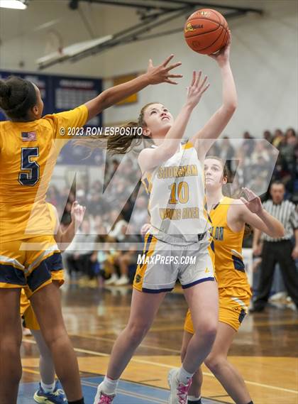 Thumbnail 3 in Shoreham-Wading River vs West Babylon (NYSPHSAA Section XI Class A Semifinal) photogallery.
