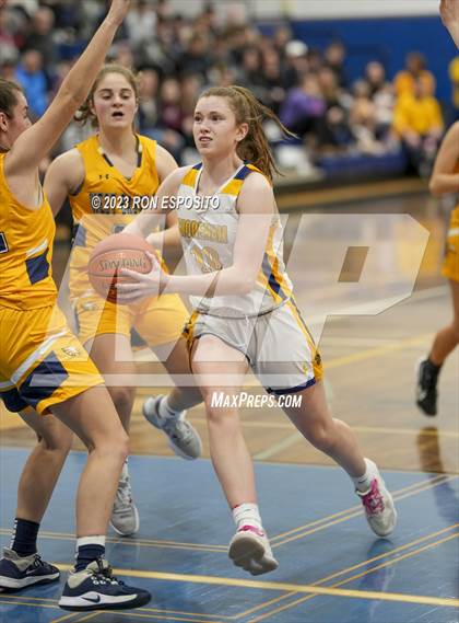 Thumbnail 3 in Shoreham-Wading River vs West Babylon (NYSPHSAA Section XI Class A Semifinal) photogallery.