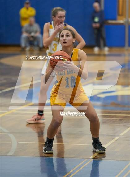 Thumbnail 2 in Shoreham-Wading River vs West Babylon (NYSPHSAA Section XI Class A Semifinal) photogallery.