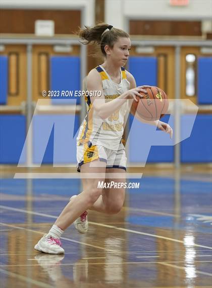 Thumbnail 3 in Shoreham-Wading River vs West Babylon (NYSPHSAA Section XI Class A Semifinal) photogallery.