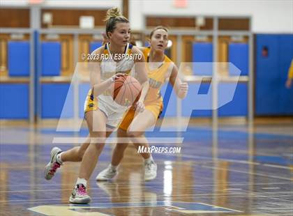 Thumbnail 1 in Shoreham-Wading River vs West Babylon (NYSPHSAA Section XI Class A Semifinal) photogallery.