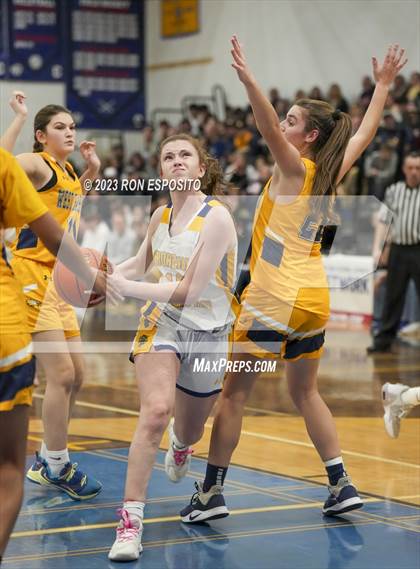 Thumbnail 1 in Shoreham-Wading River vs West Babylon (NYSPHSAA Section XI Class A Semifinal) photogallery.