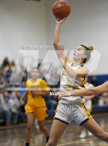 Thumbnail 2 in Shoreham-Wading River vs West Babylon (NYSPHSAA Section XI Class A Semifinal) photogallery.
