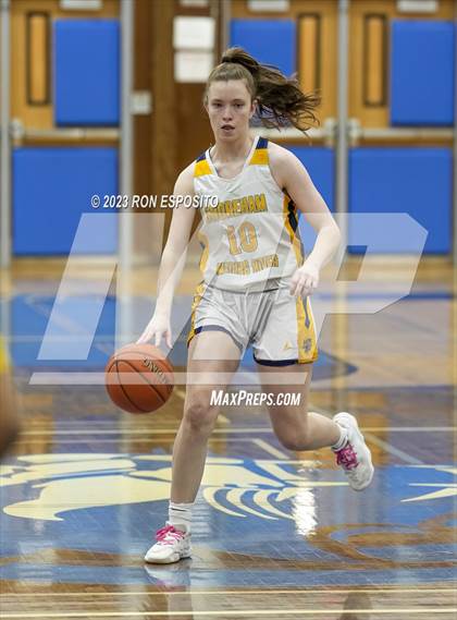 Thumbnail 1 in Shoreham-Wading River vs West Babylon (NYSPHSAA Section XI Class A Semifinal) photogallery.