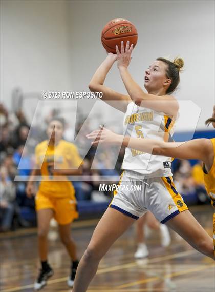 Thumbnail 1 in Shoreham-Wading River vs West Babylon (NYSPHSAA Section XI Class A Semifinal) photogallery.