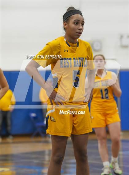 Thumbnail 3 in Shoreham-Wading River vs West Babylon (NYSPHSAA Section XI Class A Semifinal) photogallery.