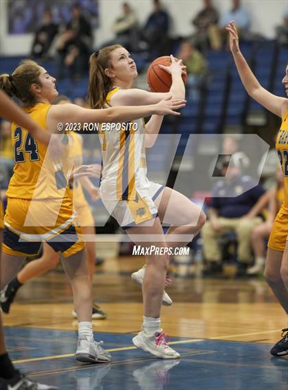 Thumbnail 1 in Shoreham-Wading River vs West Babylon (NYSPHSAA Section XI Class A Semifinal) photogallery.