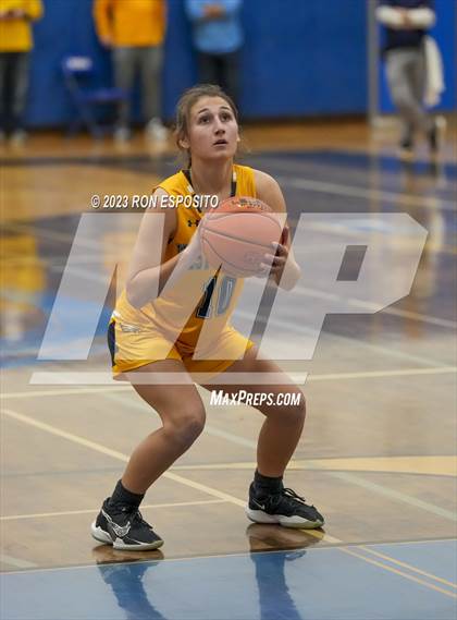 Thumbnail 1 in Shoreham-Wading River vs West Babylon (NYSPHSAA Section XI Class A Semifinal) photogallery.