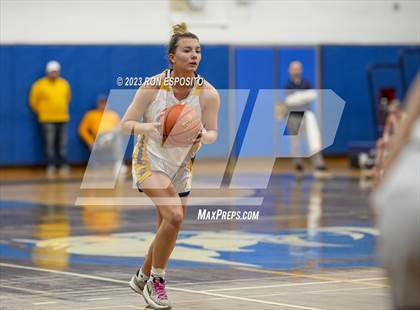 Thumbnail 3 in Shoreham-Wading River vs West Babylon (NYSPHSAA Section XI Class A Semifinal) photogallery.