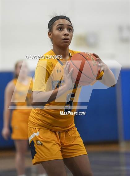 Thumbnail 1 in Shoreham-Wading River vs West Babylon (NYSPHSAA Section XI Class A Semifinal) photogallery.