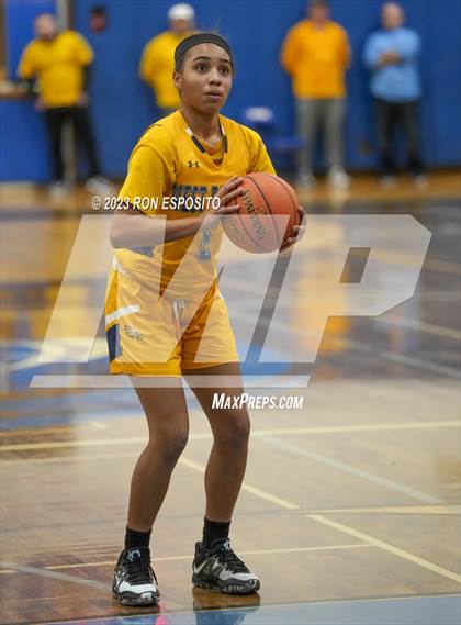 Thumbnail 1 in Shoreham-Wading River vs West Babylon (NYSPHSAA Section XI Class A Semifinal) photogallery.