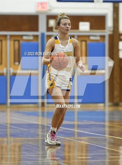 Thumbnail 3 in Shoreham-Wading River vs West Babylon (NYSPHSAA Section XI Class A Semifinal) photogallery.