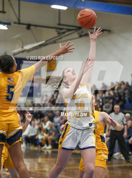 Thumbnail 1 in Shoreham-Wading River vs West Babylon (NYSPHSAA Section XI Class A Semifinal) photogallery.