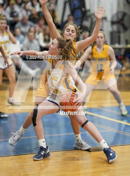 Thumbnail 3 in Shoreham-Wading River vs West Babylon (NYSPHSAA Section XI Class A Semifinal) photogallery.