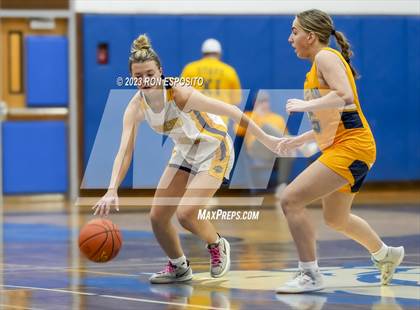Thumbnail 2 in Shoreham-Wading River vs West Babylon (NYSPHSAA Section XI Class A Semifinal) photogallery.