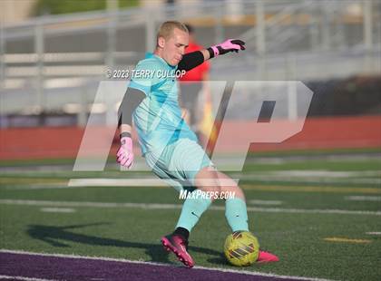 Thumbnail 1 in Lehi vs. Skyline (UHSAA 5A 2nd Round) photogallery.