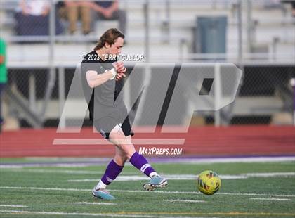 Thumbnail 3 in Lehi vs. Skyline (UHSAA 5A 2nd Round) photogallery.