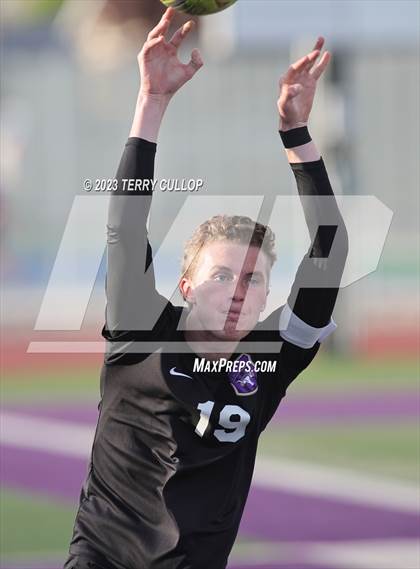 Thumbnail 3 in Lehi vs. Skyline (UHSAA 5A 2nd Round) photogallery.