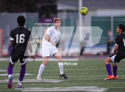 Thumbnail 2 in Lehi vs. Skyline (UHSAA 5A 2nd Round) photogallery.