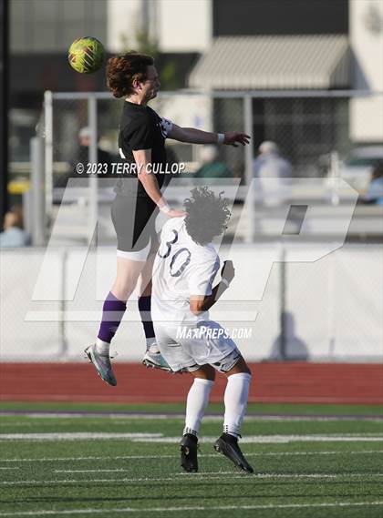 Thumbnail 2 in Lehi vs. Skyline (UHSAA 5A 2nd Round) photogallery.
