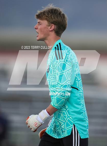 Thumbnail 3 in Lehi vs. Skyline (UHSAA 5A 2nd Round) photogallery.