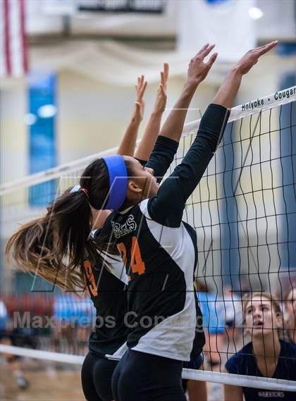 Thumbnail 3 in Newton North vs Lincoln-Sudbury (Showcase of Champions Holyoke Gold Semi-Final 2) photogallery.