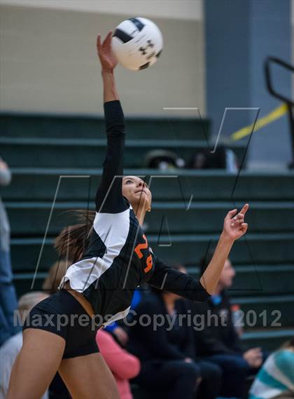 Thumbnail 2 in Newton North vs Lincoln-Sudbury (Showcase of Champions Holyoke Gold Semi-Final 2) photogallery.