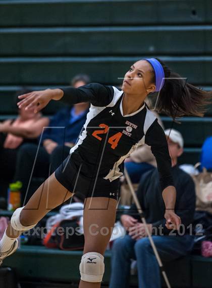 Thumbnail 1 in Newton North vs Lincoln-Sudbury (Showcase of Champions Holyoke Gold Semi-Final 2) photogallery.