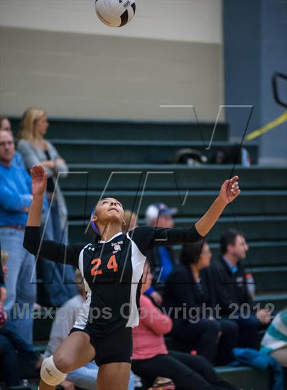 Thumbnail 1 in Newton North vs Lincoln-Sudbury (Showcase of Champions Holyoke Gold Semi-Final 2) photogallery.