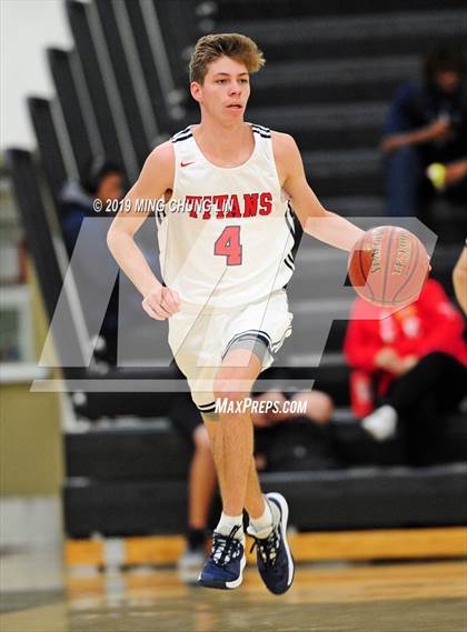 Thumbnail 3 in Tesoro vs. Tustin (Tustin Holiday Classic) photogallery.