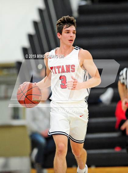 Thumbnail 3 in Tesoro vs. Tustin (Tustin Holiday Classic) photogallery.