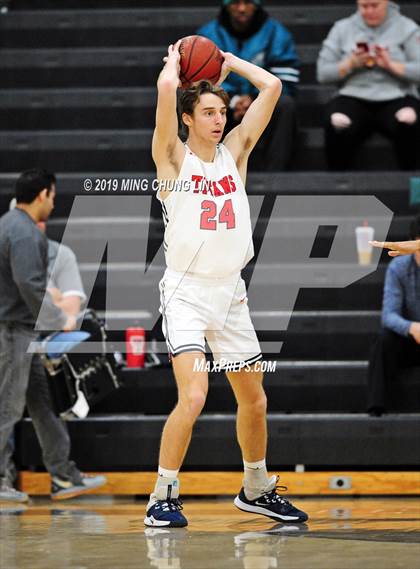 Thumbnail 3 in Tesoro vs. Tustin (Tustin Holiday Classic) photogallery.