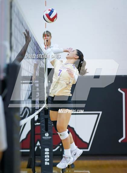 Thumbnail 3 in Notre Dame Prep vs. Desert Vista photogallery.