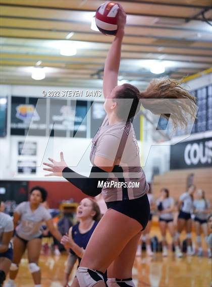 Thumbnail 2 in Notre Dame Prep vs. Desert Vista photogallery.