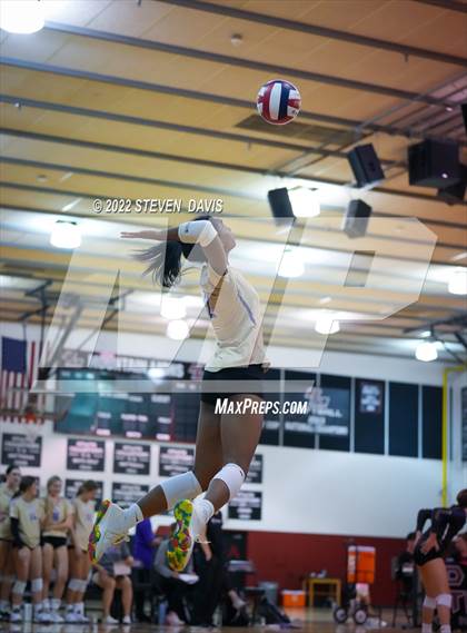 Thumbnail 2 in Notre Dame Prep vs. Desert Vista photogallery.