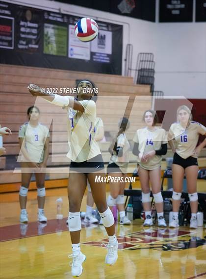 Thumbnail 2 in Notre Dame Prep vs. Desert Vista photogallery.