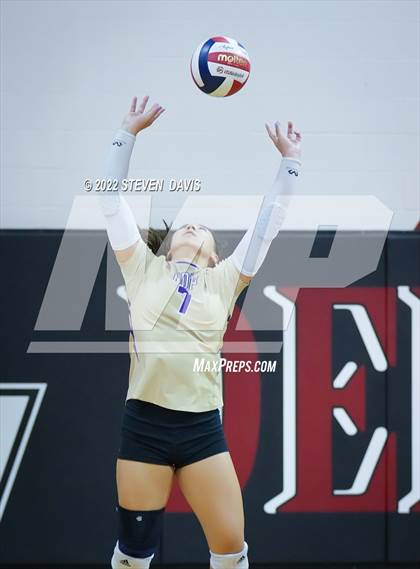 Thumbnail 3 in Notre Dame Prep vs. Desert Vista photogallery.