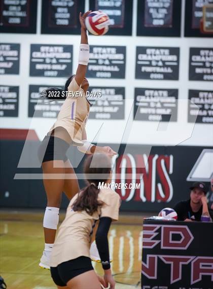 Thumbnail 3 in Notre Dame Prep vs. Desert Vista photogallery.