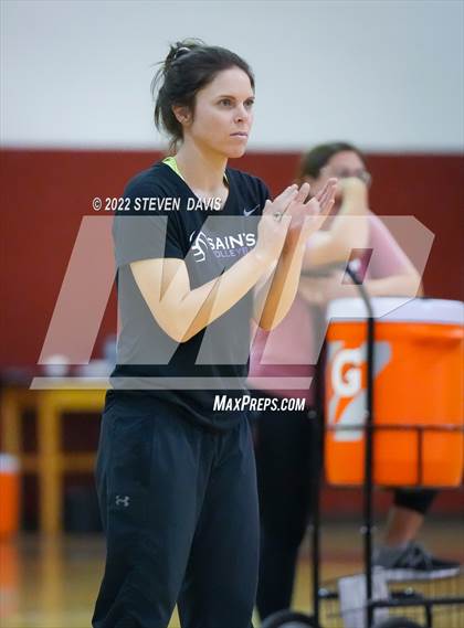 Thumbnail 3 in Notre Dame Prep vs. Desert Vista photogallery.
