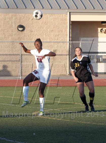 Thumbnail 2 in La Serna vs. Cabrillo (CIF SS D5 Final) photogallery.