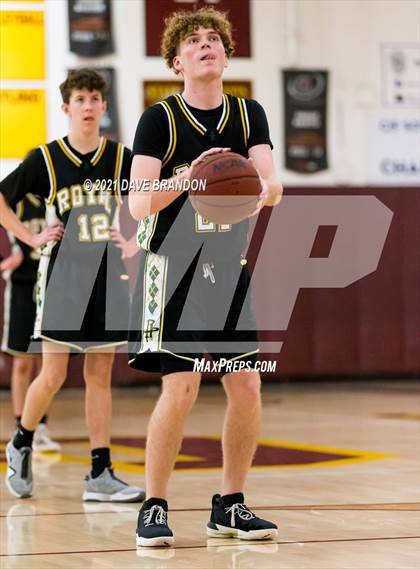Thumbnail 2 in Royal @ Simi Valley photogallery.