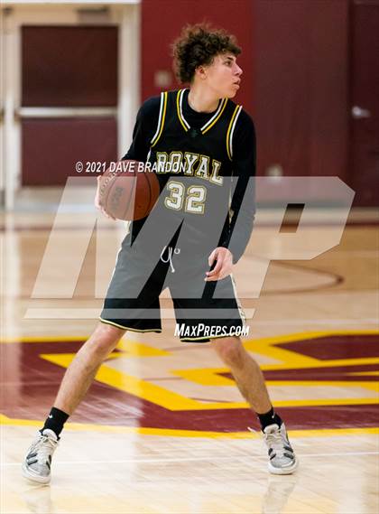 Thumbnail 3 in Royal @ Simi Valley photogallery.