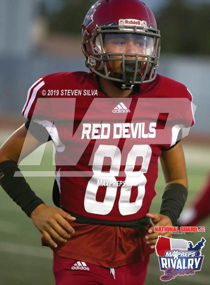 Thumbnail 2 in Chula Vista @ Sweetwater (2018 MaxPreps Rivalry Series) photogallery.
