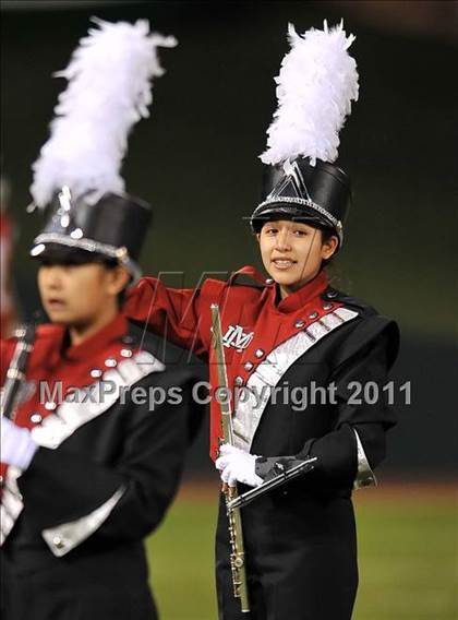 Thumbnail 1 in Mater Dei vs. Servite photogallery.