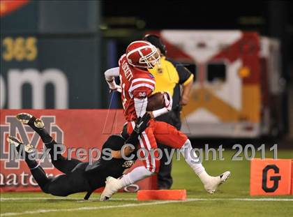 Thumbnail 1 in Mater Dei vs. Servite photogallery.